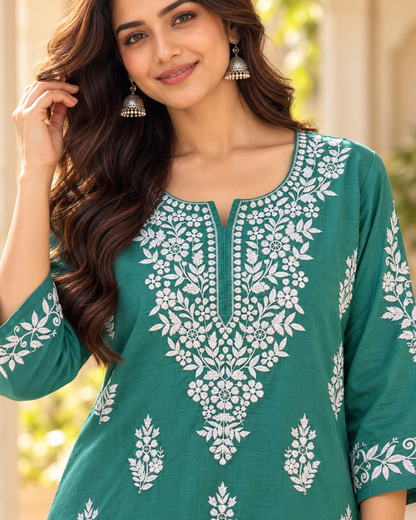 Jade Green Embroidered Cotton Kurta – Round slit neckline and yoke embroidery close up